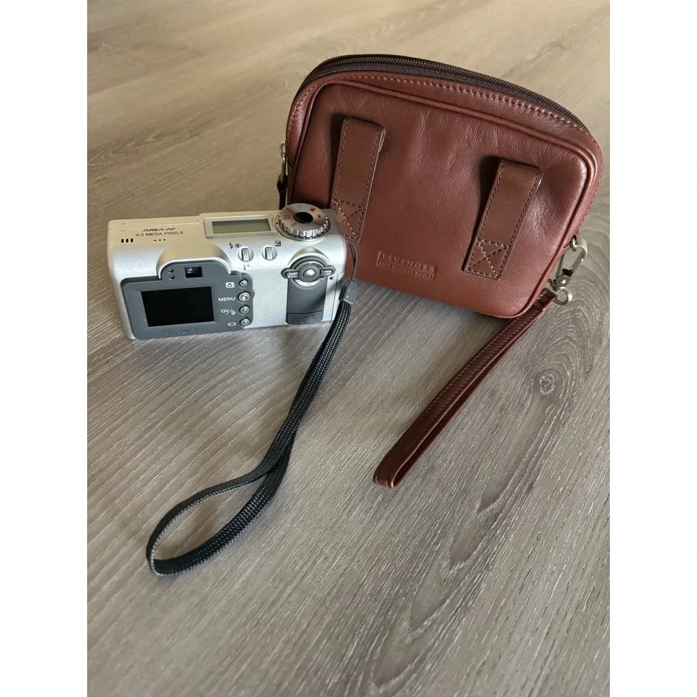 NOT TESTED Minolta Dimage F100‎ Digital Camera Silver 4.0 Megapixels with Case